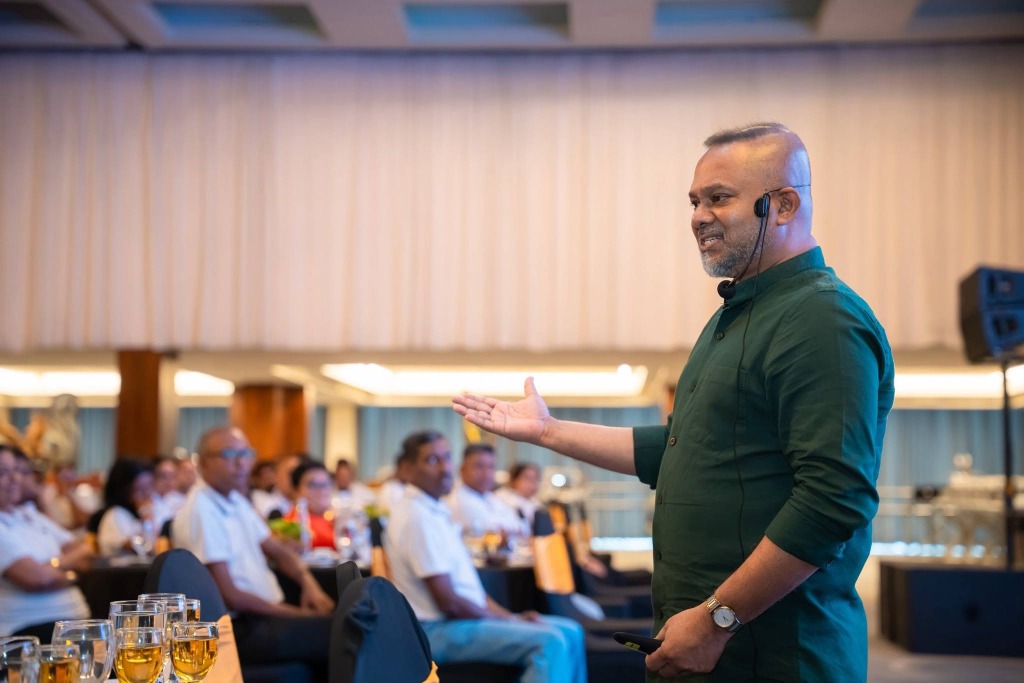 Sanjeewa Bogodage addressing a corporate auditorium audience